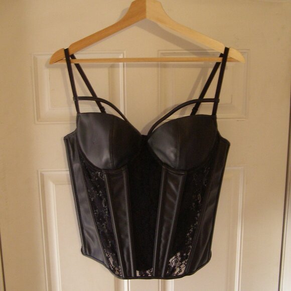 NWOT PLUS SIZE XL Frederick's of Hollywood Dakota High Apex Vegan Leathe… - Picture 2 of 15